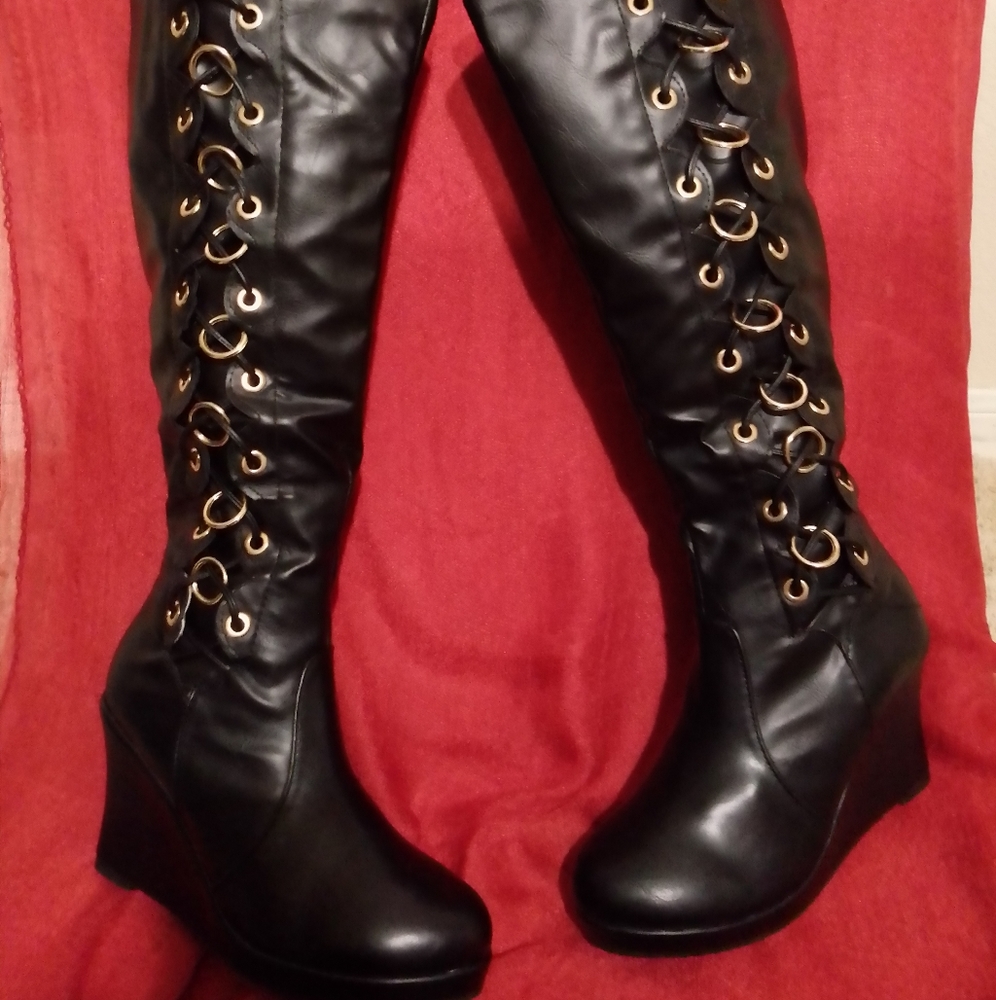 Black boots with heel